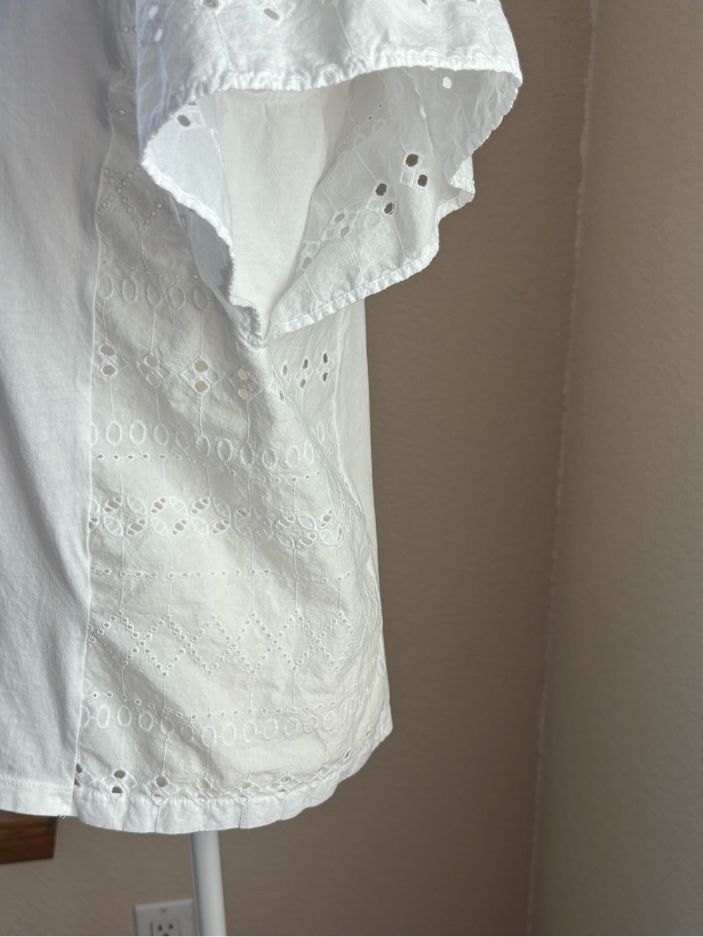 LOFT Women's White Tee with Embroidered Detail, Size M - Picture 6 of 7